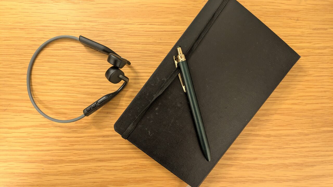 ジャーナリング用のノートとペン